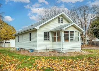 1317 Forest Ave, Waterloo, IA 50702