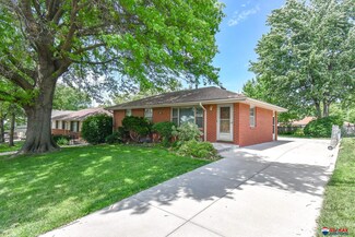 6110 Francis St, Lincoln, NE 68505