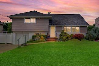 318 W Cortland Ave, Oceanside, NY 11572