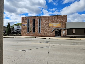 2425 W Fond du Lac Ave, Milwaukee, WI 53206