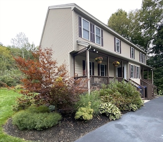 18 Charles St, Douglas, MA 01516