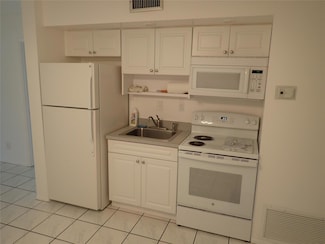 2700 Riverside Dr Unit 202B, Coral Springs, FL 33065