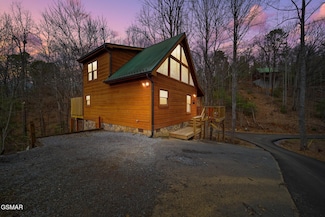 2261 Beach Front Dr, Sevierville, TN 37876