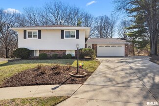 2400 W Cabana Ct, Peoria, IL 61614