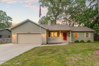 15914 Fern Ave, Spring Lake, MI 49456