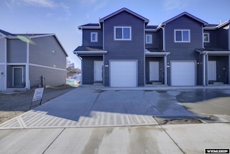 612 Badger Ln, Mills, WY 82644
