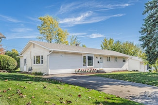 403 Arrowhead Trail, Carol Stream, IL 60188