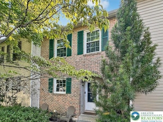 8318 Countryside Ln, Fogelsville, PA 18051