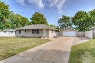 8861 Grospoint Ave S, Cottage Grove, MN 55016