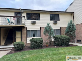 1037 Cricket Ln, Woodbridge, NJ 07095
