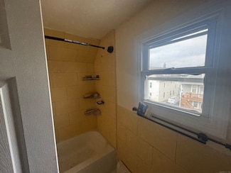 190 Whitney Ave Unit 3rd Apartment, Bridgeport, CT 06606