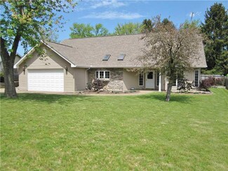 102 Queenswood Dr, Cranberry Township, PA 16066