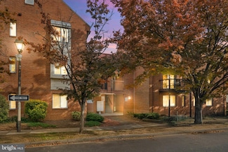 1109 N Taylor St Unit B, Arlington, VA 22201
