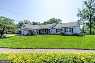 44 June Dr, Hatfield, PA 19440