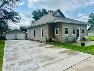 108 Dye St, MacEdonia, IA 51549