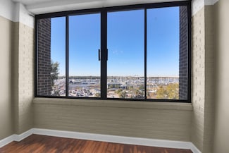 14 Lockwood Dr Unit 4L, Charleston, SC 29401