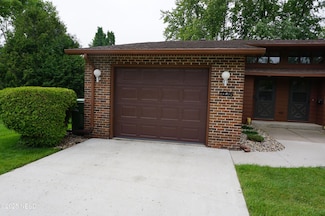 1026 8th Ave NE, Watertown, SD 57201