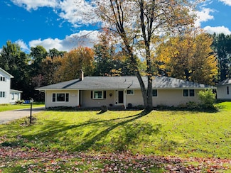 3325 Lakeshore Dr, Sault Sainte Marie, MI 49783