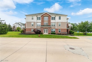 23004 Chandlers Ln Unit 107, Olmsted Falls, OH 44138
