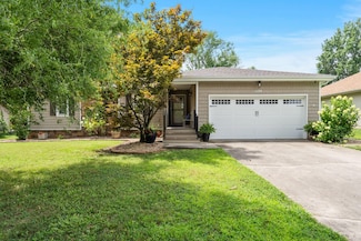 1120 E Oak Tree Ln, Springfield, MO 65810