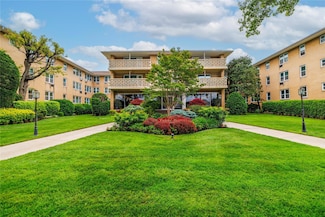 490 Atlantic Ave Unit 103, East Rockaway, NY 11518