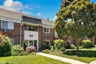 10381 Dearlove Rd Unit 101, Glenview, IL 60025