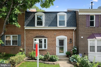 9867 Lakepointe Dr, Burke, VA 22015
