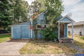 958 13th Ave, Sweet Home, OR 97386