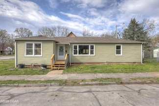 429 Cedar St, Carthage, MO 64836