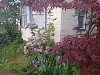 146 Beech St, Holyoke, MA 01040