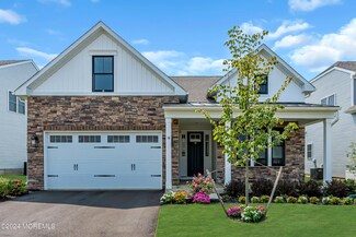 18 Amaryllis Dr, Manalapan, NJ 07726