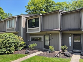 13 Lake View Dr, Somerset, PA 15501