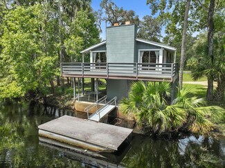 1910 River Rd NE, Steinhatchee, FL 32359
