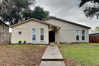 1717 Southampton Dr, Carrollton, TX 75007