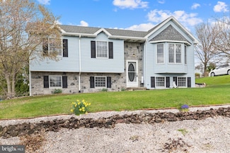 34 N Seasons Dr, Dillsburg, PA 17019