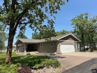 102 Colony Dr S, Karlstad, MN 56732