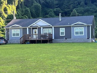 612 Cracker St, Martin, KY 41649