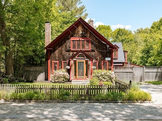 1027 Union St, Duxbury, MA 02332