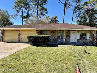 909 Catalpa Ct, Gulfport, MS 39503