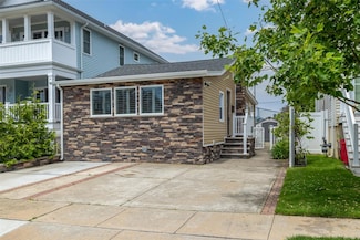 38 Kent Rd, Island Park, NY 11558