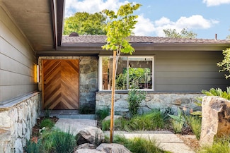 808 Inverness Dr, La Canada Flintridge, CA 91011
