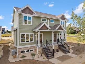 2811 Crinkle Root Dr, Fitchburg, WI 53711