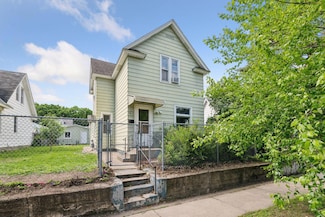 814 Englewood Ave, Saint Paul, MN 55104