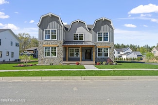 18 Aurora Ave, Saratoga Springs, NY 12866