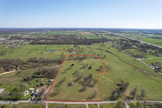 3 Palm Rd, Neosho, MO 64850
