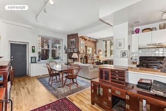 260 W 10th St Unit 2W, New York, NY 10014