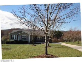136 Kammerer Dr, Statesville, NC 28625