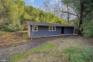 10701 Shelley Ct, Garrett Park, MD 20896