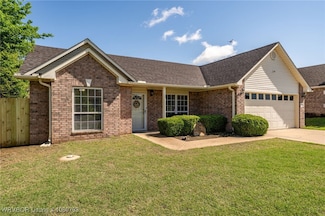 501 Apple Valley Dr, Fort Smith, AR 72908