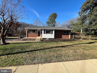 401 Moorefield Rd SW, Vienna, VA 22180